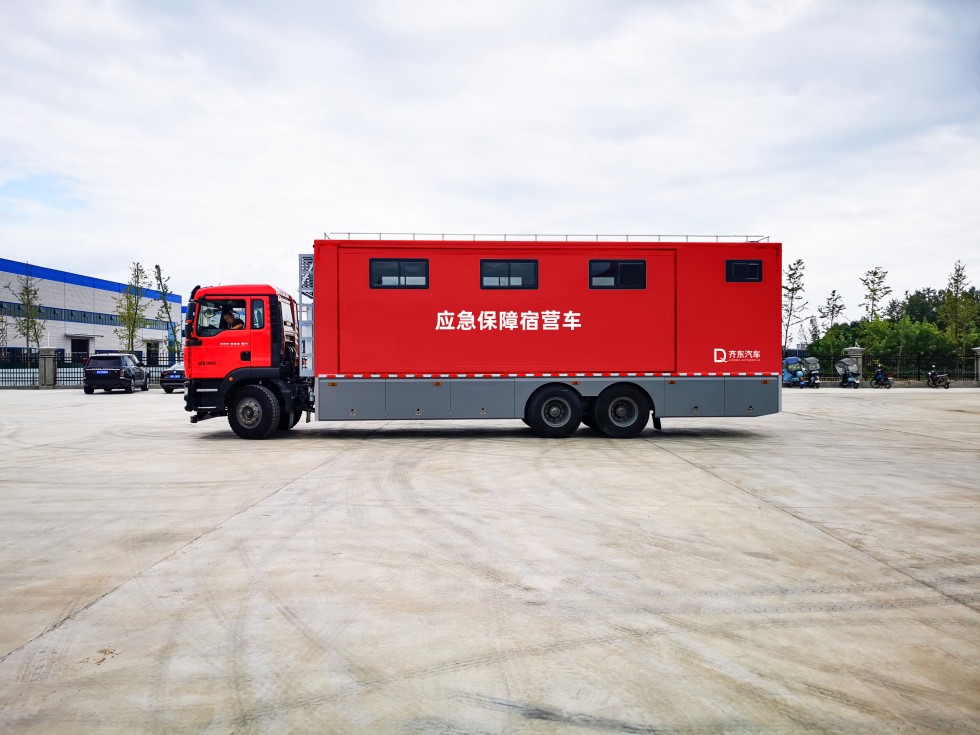 重汽汕德卡宿營車-32床